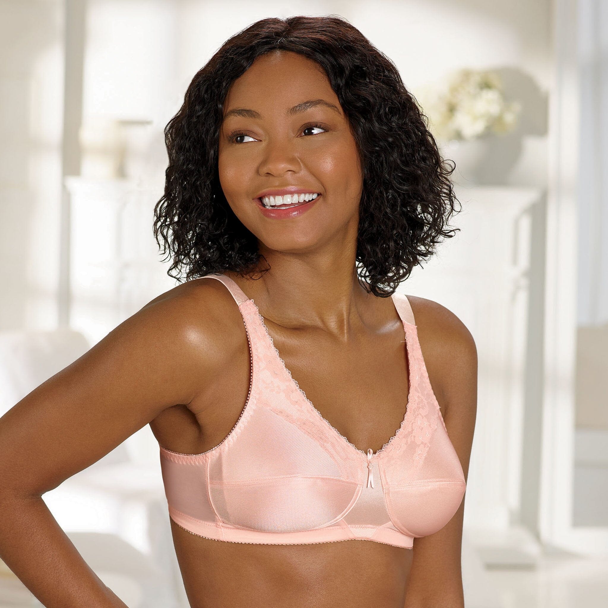 Lace underwired bra with reinforced cups